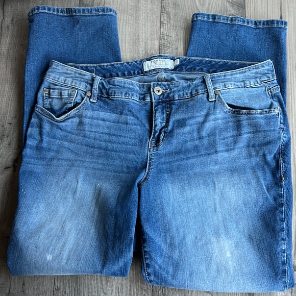 Torrid Denim Jeans Distress Straight leg 18R - Picture 4 of 12